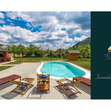V'S Place - Wooden House With Heated Pool And Outdoor Sauna Otocac Ngoại thất bức ảnh