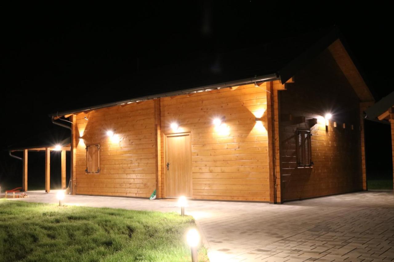 V'S Place - Wooden House With Heated Pool And Outdoor Sauna Otocac Ngoại thất bức ảnh