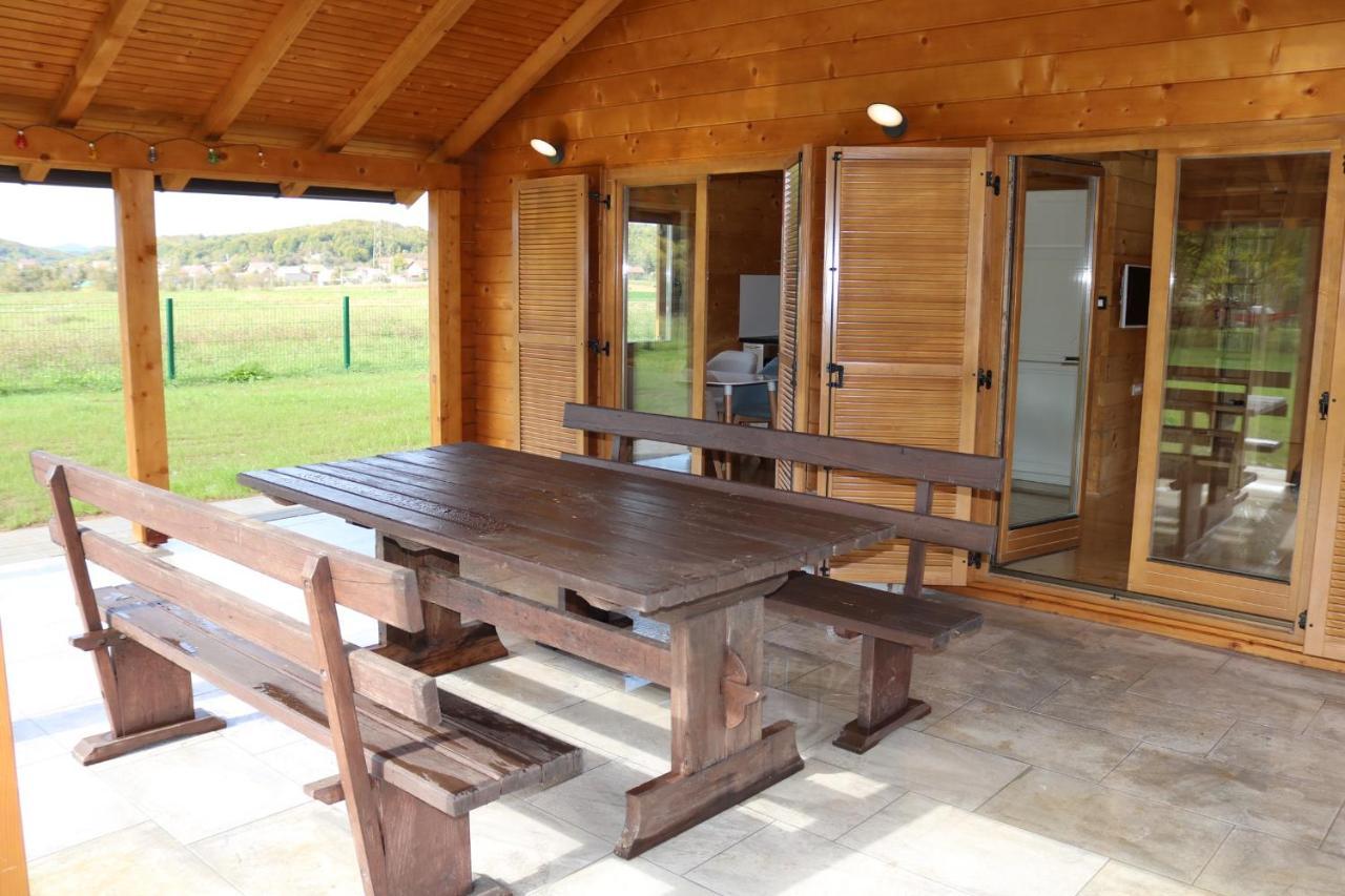 V'S Place - Wooden House With Heated Pool And Outdoor Sauna Otocac Ngoại thất bức ảnh