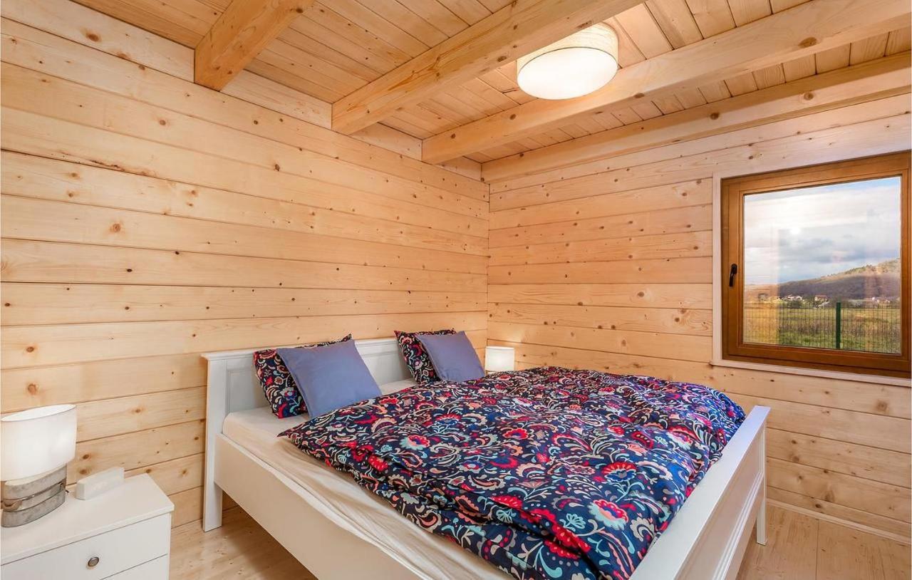 V'S Place - Wooden House With Heated Pool And Outdoor Sauna Otocac Ngoại thất bức ảnh