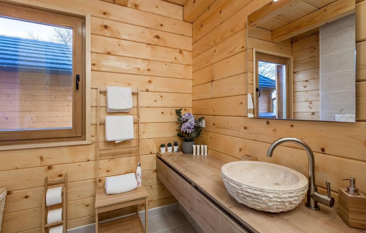 V'S Place - Wooden House With Heated Pool And Outdoor Sauna Otocac Ngoại thất bức ảnh