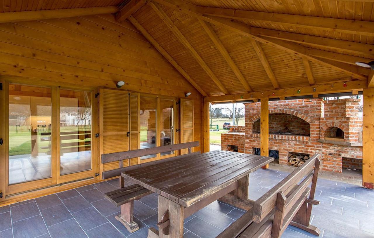 V'S Place - Wooden House With Heated Pool And Outdoor Sauna Otocac Ngoại thất bức ảnh