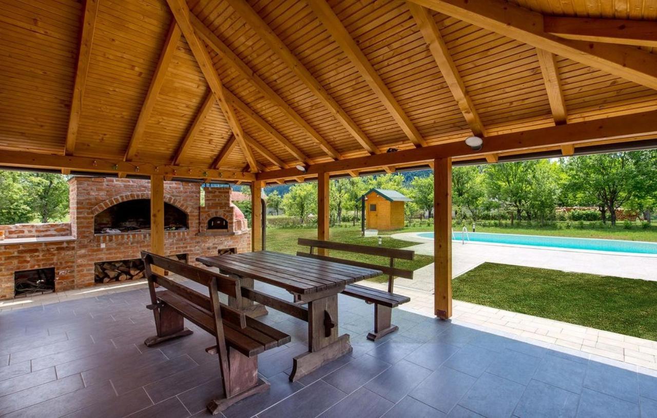 V'S Place - Wooden House With Heated Pool And Outdoor Sauna Otocac Ngoại thất bức ảnh