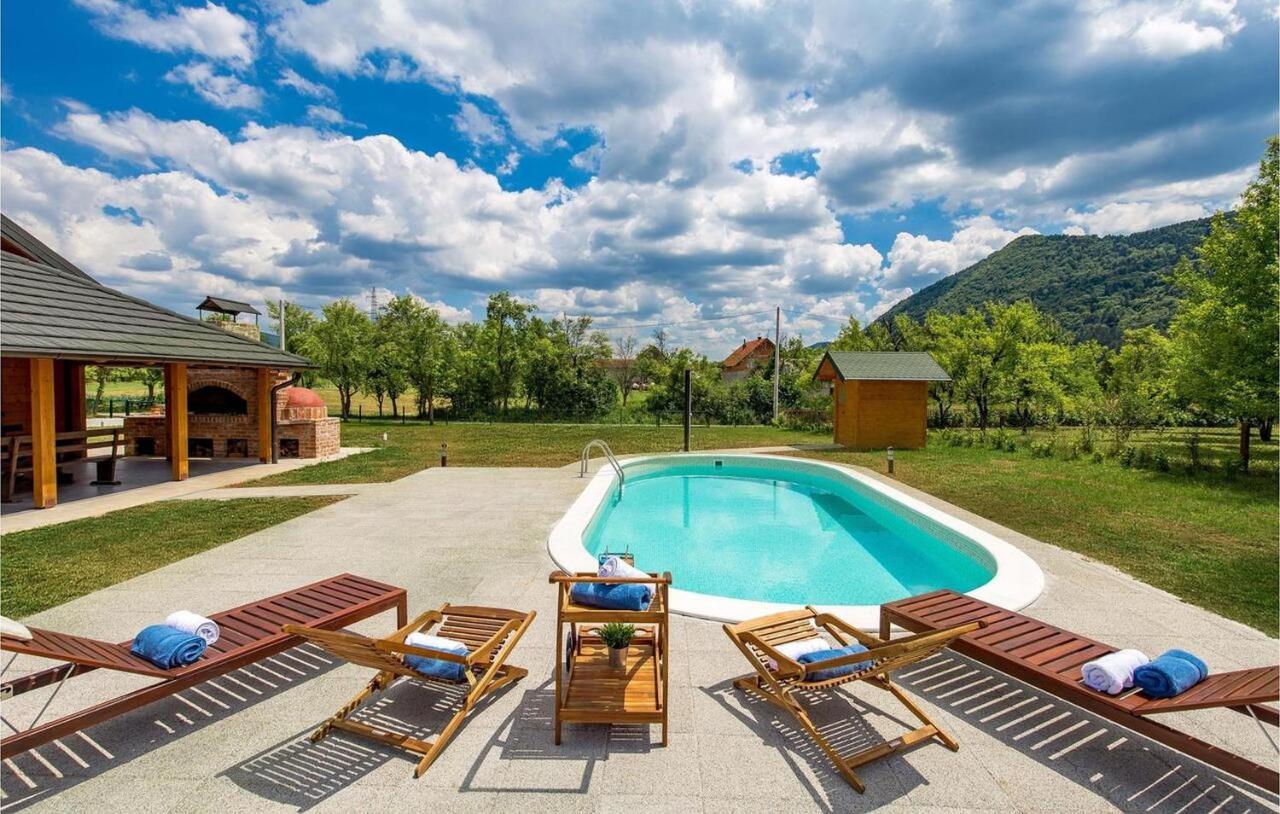 V'S Place - Wooden House With Heated Pool And Outdoor Sauna Otocac Ngoại thất bức ảnh