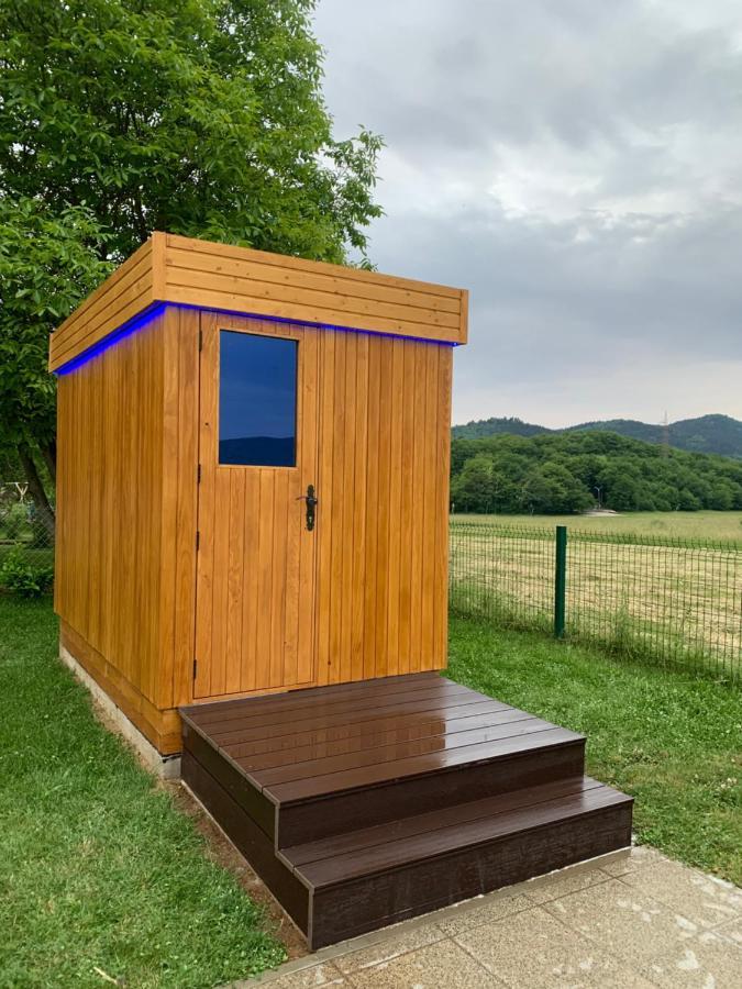 V'S Place - Wooden House With Heated Pool And Outdoor Sauna Otocac Ngoại thất bức ảnh