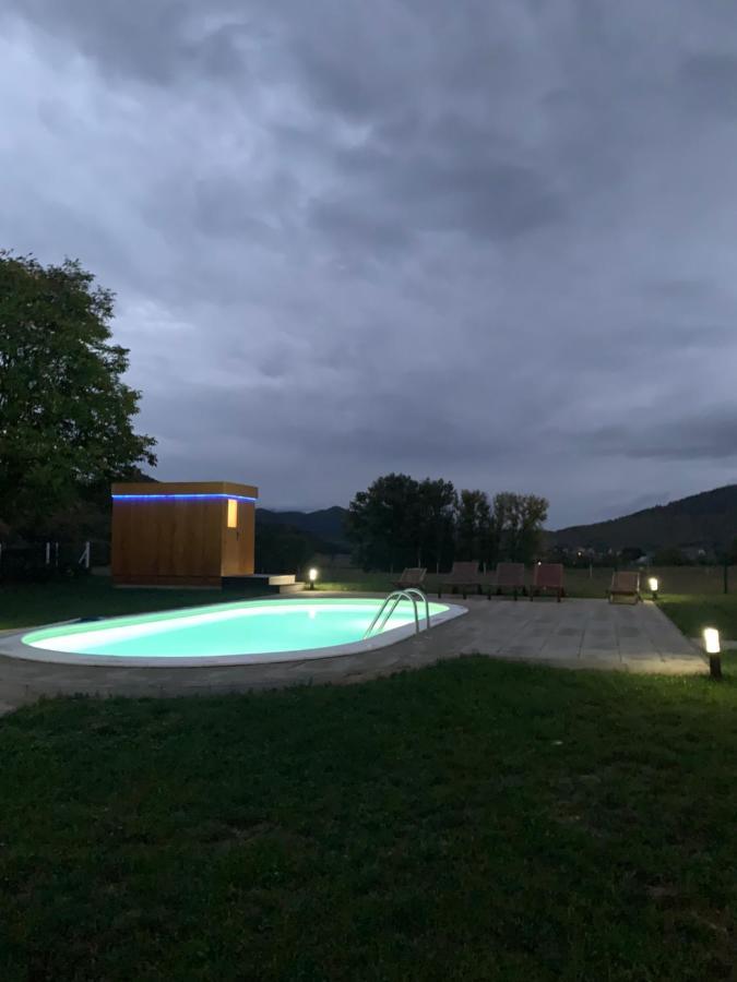 V'S Place - Wooden House With Heated Pool And Outdoor Sauna Otocac Ngoại thất bức ảnh